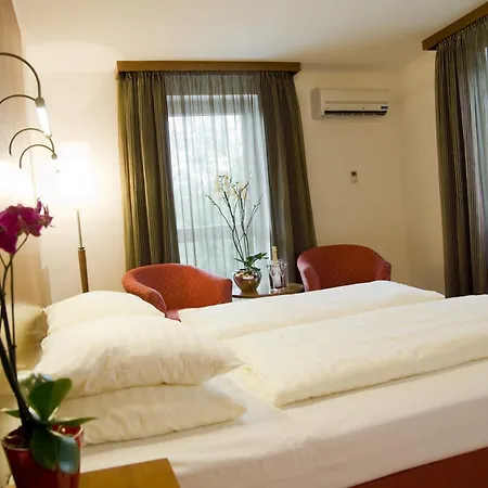 Via Roma Hotel 4*