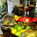 מלון Via Roma 4*
