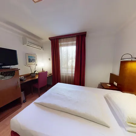 Via Roma Hotel