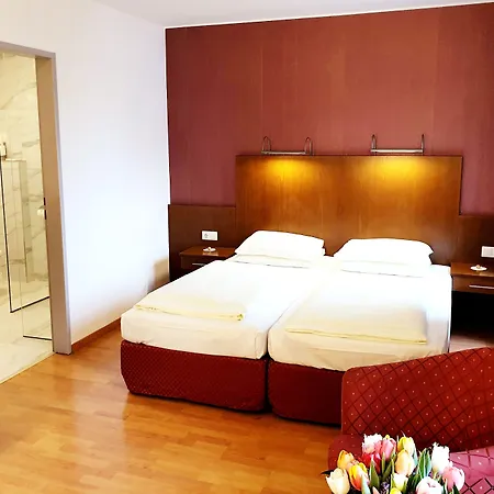 Via Roma Hotel 4*