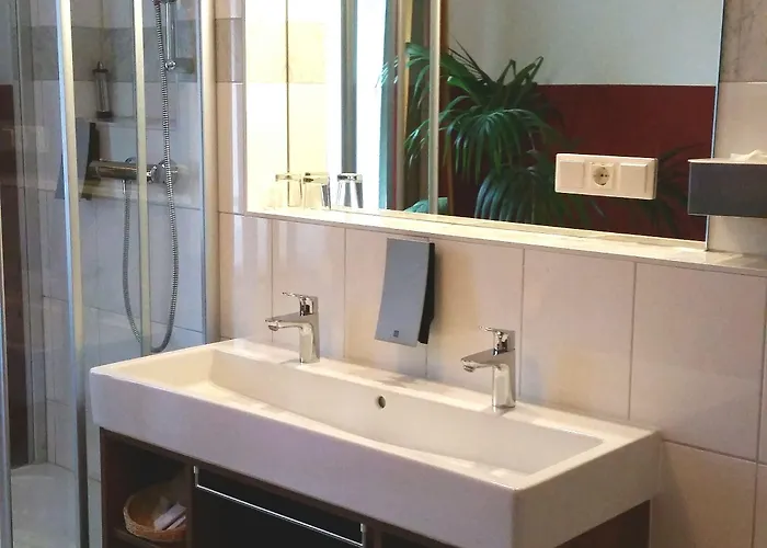 فندق فيا روما 4*