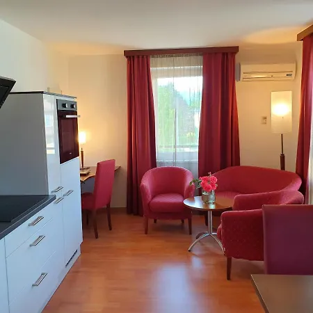 מלון Via Roma 4*