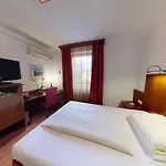 Via Roma Otel